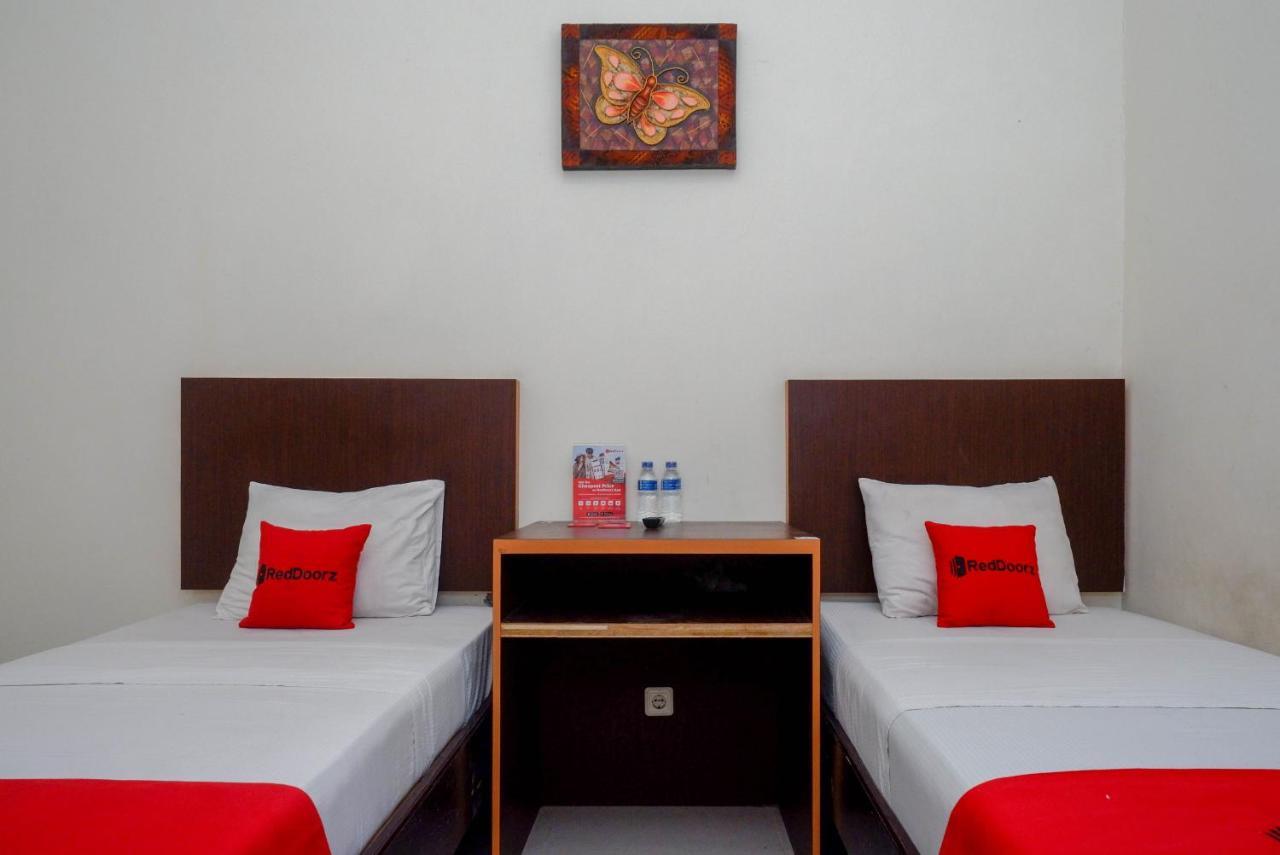 Reddoorz Syariah At Namira Hotel Tugu Exteriör bild